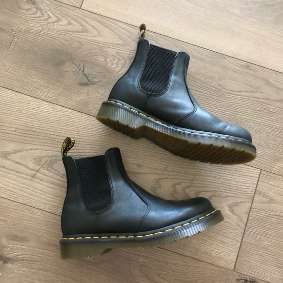 Dr. Martens Shoes - Dr. Martens 2976 Chelsea. Black Carpathian Leather